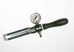 COMPRESSED AIR TESTING DEVICE WITH THICK TESTING NEEDLE