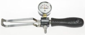 COMPRESSED AIR TESTING DEVICE WITH THIN TESTING NEEDLE